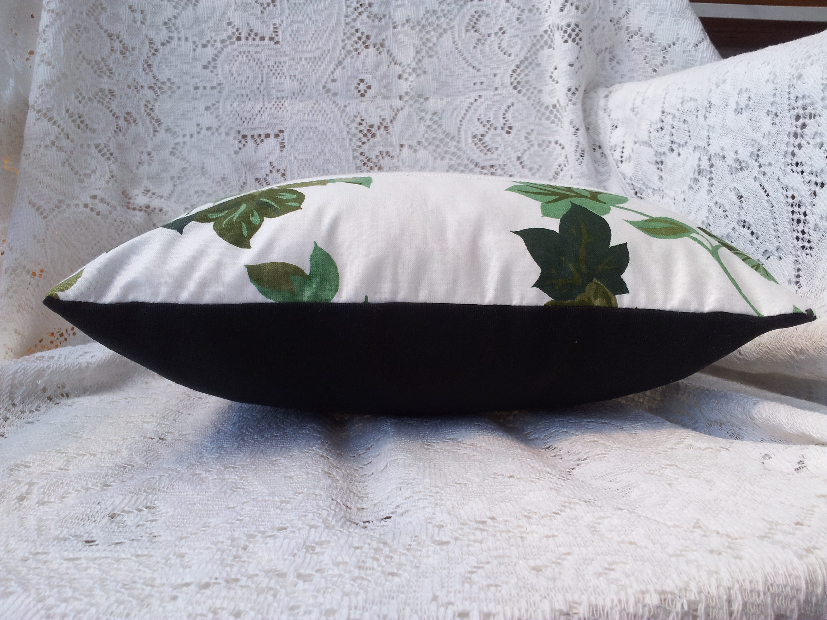 Hest i skoven liggende