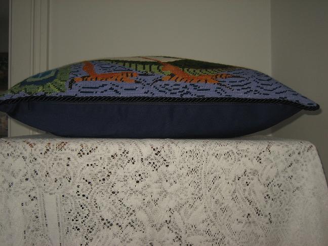 Bird catching a fish liggende