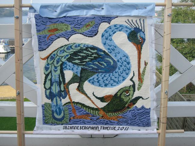 Bird catching a fish ramme